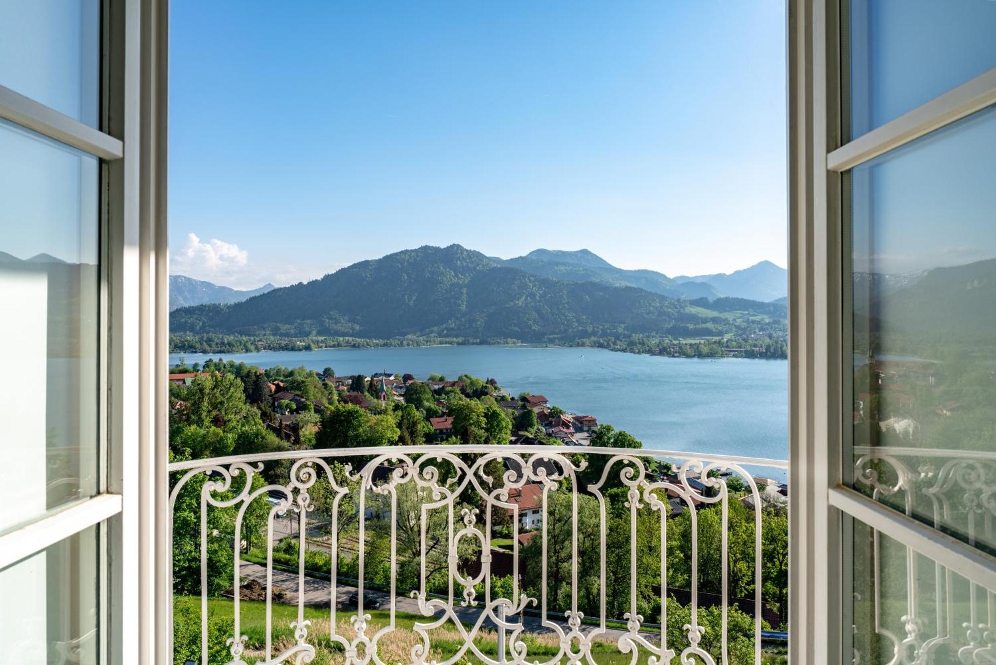 Das Tegernsee Exterior photo View of the lake from the hotel
