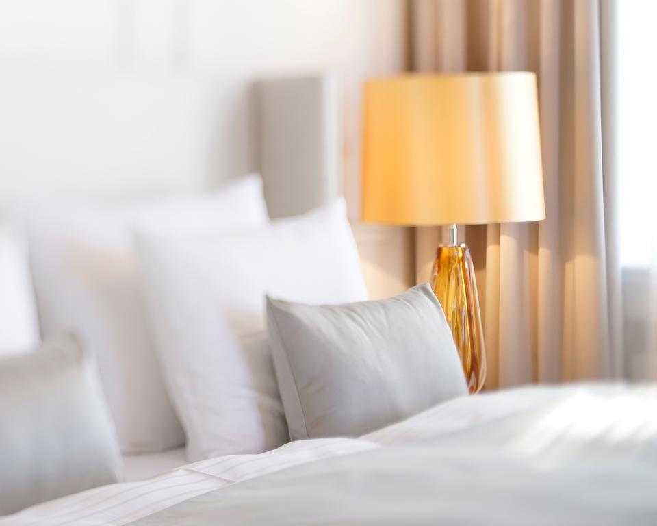 Das Tegernsee Exterior photo A lamp on a bedside table