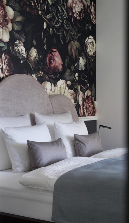 Das Tegernsee Exterior photo A bed with a headboard